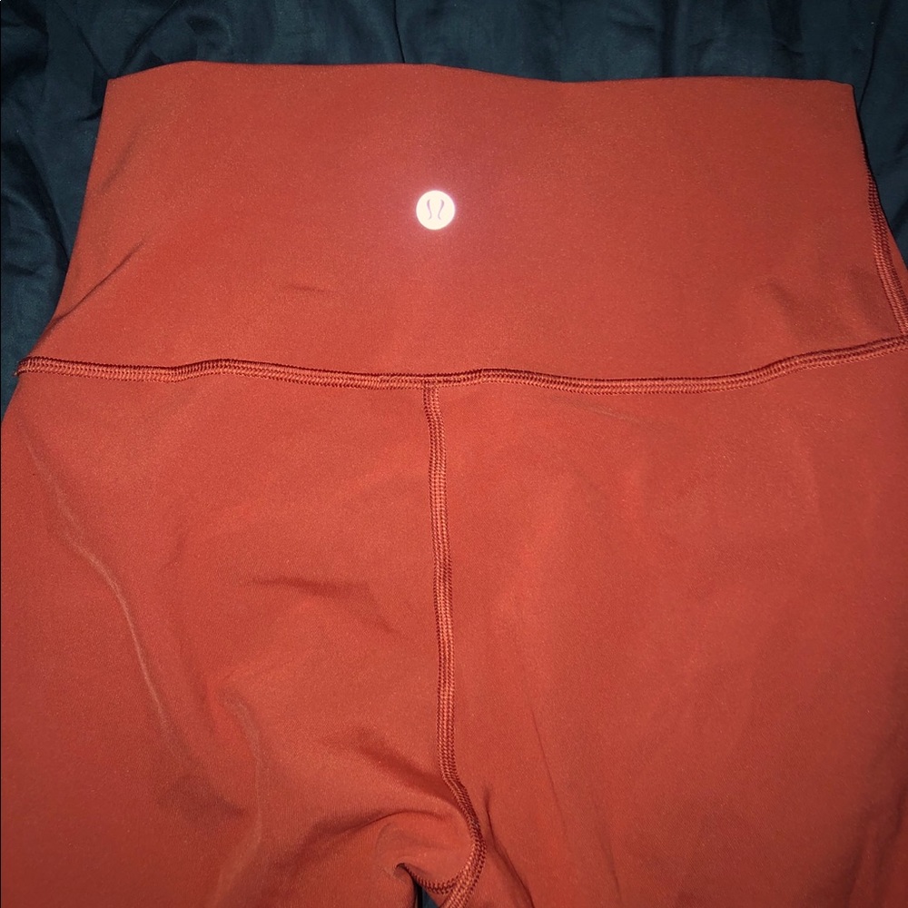 Lululemon leggings in color R8 - Picture 2 of 3